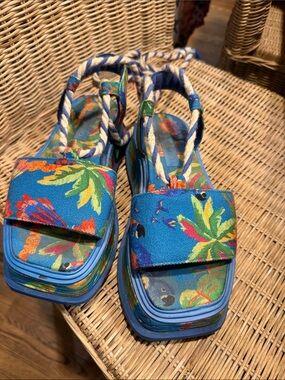 FARM Rio Blue Tropical Floral Platform Sandals